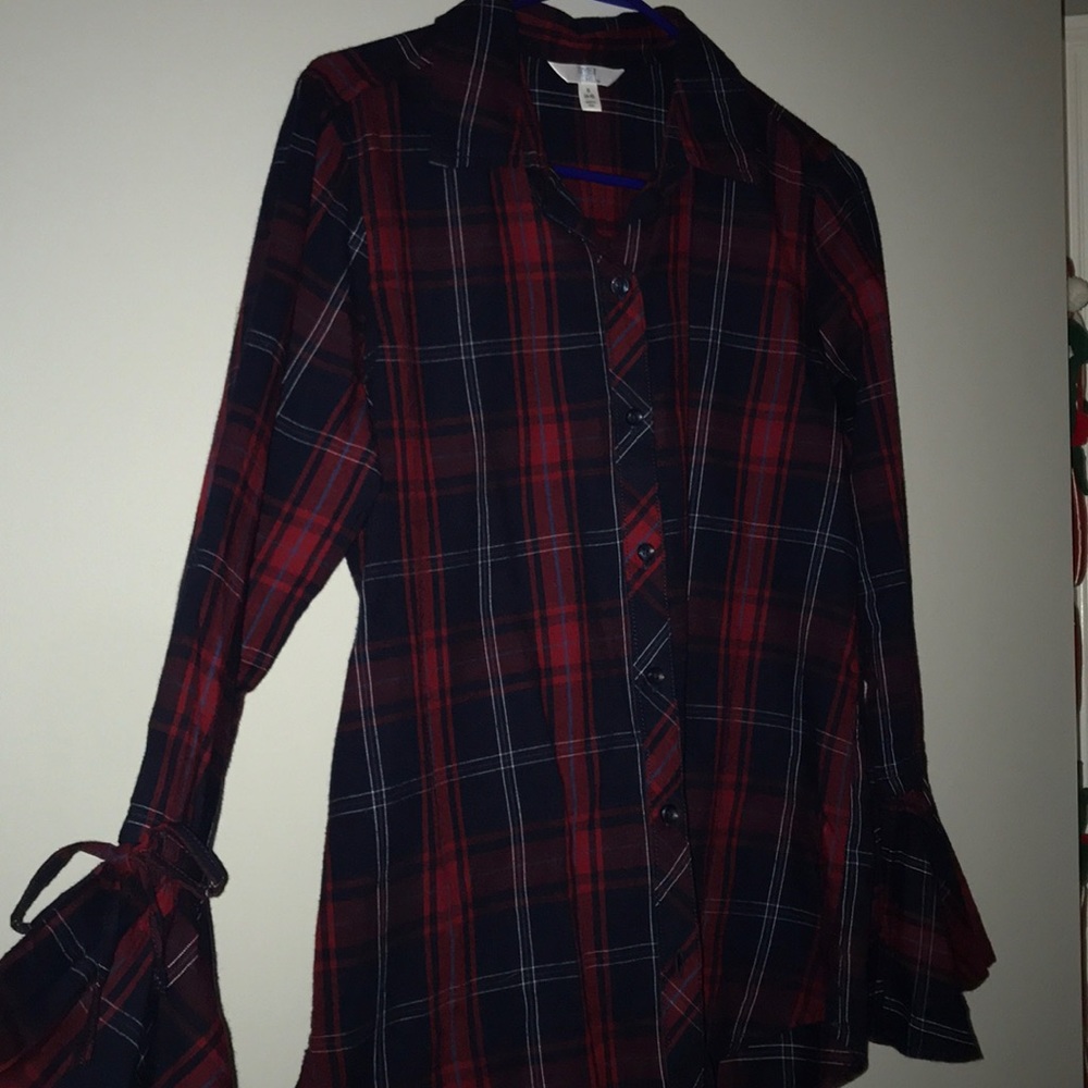 Time and Tru button up with bell sleeves! ❤️